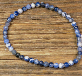 Rannekoru sodaliitti 4mm  joustavassa silikoninauhassa