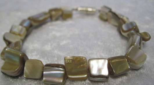 Rannekoru simpukka, luonnonvaalea 22cm, magneettilukko