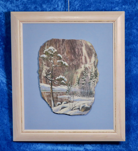 Kivimurskataulu talvimaisema, tausta sininen. BBB