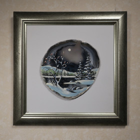 Kivimurskataulu talvinen täysikuu. Talvimaisema akaatille ACC