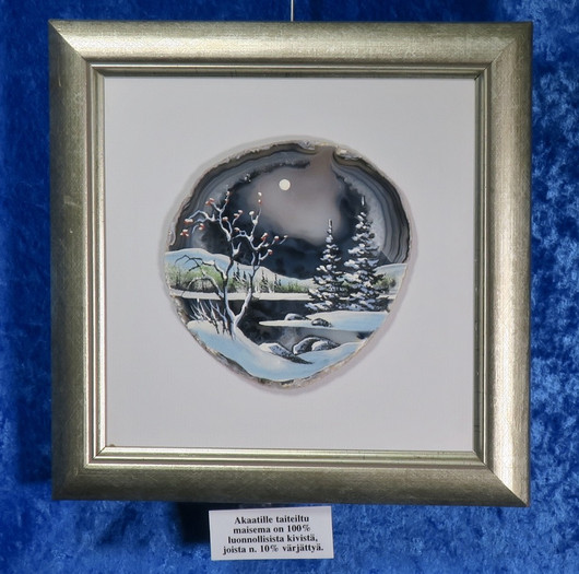 Kivimurskataulu talvinen täysikuu. Talvimaisema akaatille ACC