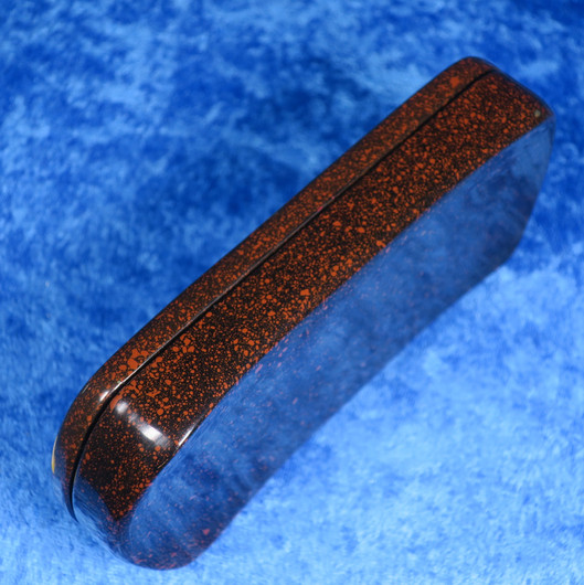 Puurasia valkoinen hevonen, saranalla