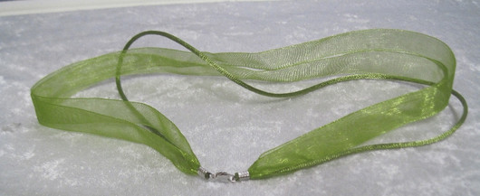 Riipusnauha vihreä 43cm, 3-kertainen, leveys 13mm, lukko 925-hopea