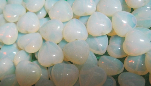 Opaliittisydän 15x15mm irtohelmi  reikä pystyssä