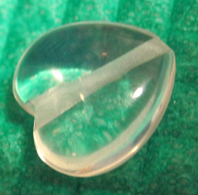 Opaliitti 14mm sydän irtohelmi, reikä pystyssä