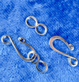 Lukko lenkkilukko sopii kaulahelmiin lukoksi korutarvike