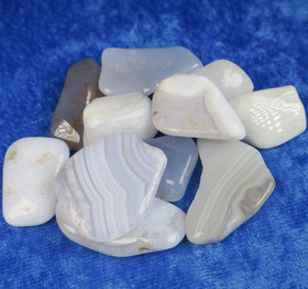 Kalsedoni rumpuhiottu 3-5g akaatti