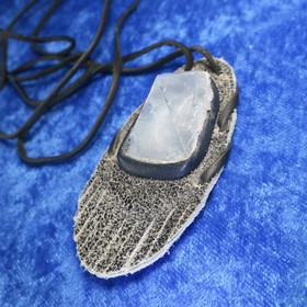 Riipus selestiini enkelikivi iso kide, harmaa nahkakoru