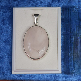 Hopeariipus ruusukvartsi kookas ovaali