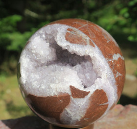 Kivipallo ametisti ja jaspis 515g 70mm, kideonkaloita