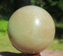 Kivipallo nefriitti vaalea 530g, halkaisija  65mm