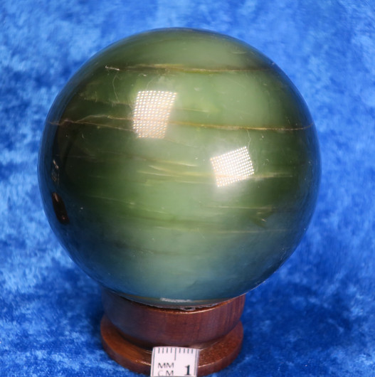 Kivipallo nefriitti 450g  Harvinainen iridisointi