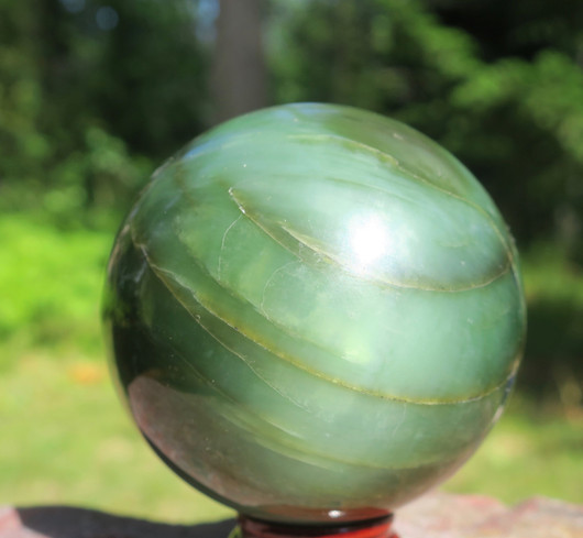 Kivipallo nefriitti 450g  Harvinainen iridisointi