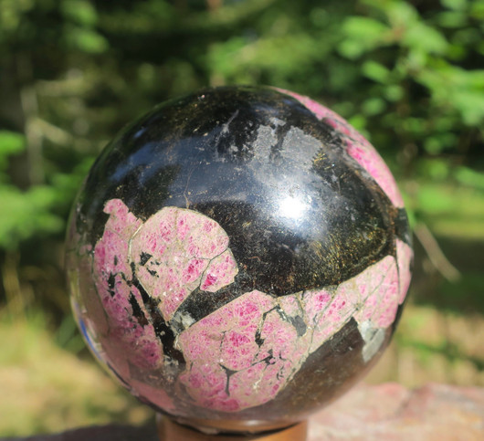 Kivipallo eudialyytti 690g 7cm