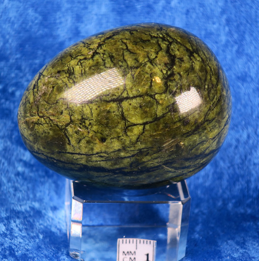 Kivimuna serpentiini, vihreä kimalteleva 195g, 6cm