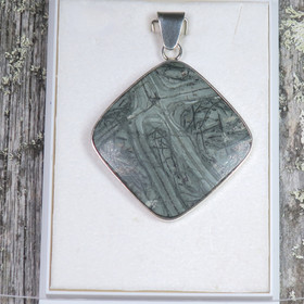 Hopeariipus tinguaiitti kookas