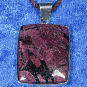 Hopeariipus eudialyytti iso suorakaide EUD2