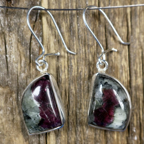 Hopeakorvakorut eudialyytti purje EUD9a