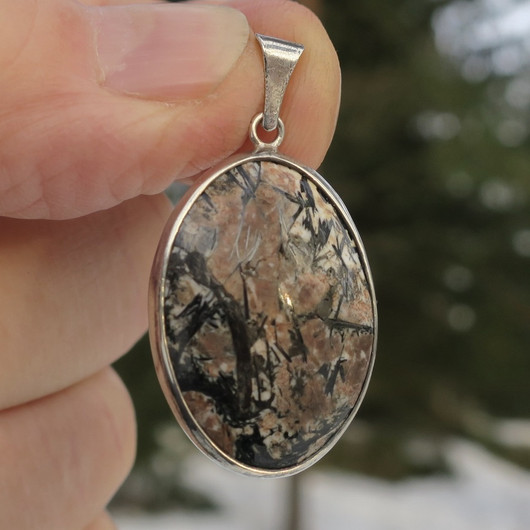 Hopeariipus astrofylliitti, ovaali C