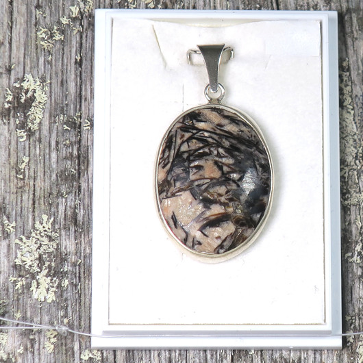 Hopeariipus astrofylliitti, ovaali D