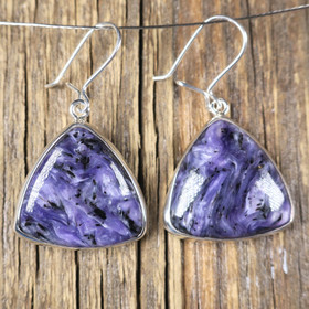 Hopeakorusetti tsharoiitti kolmio korvakorut ja riipus 64set4