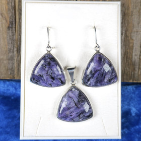 Hopeakorusetti tsharoiitti kolmio korvakorut ja riipus 64set4