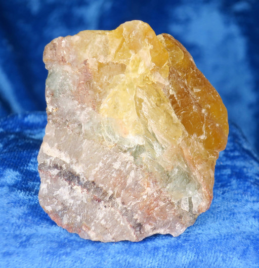 Fluoriitti raaka, puoliksi keltainen, vihreänvioletti 196g 