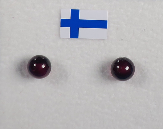 Nappikorvakorut almandiini  5mm tummanpunainen granaatti