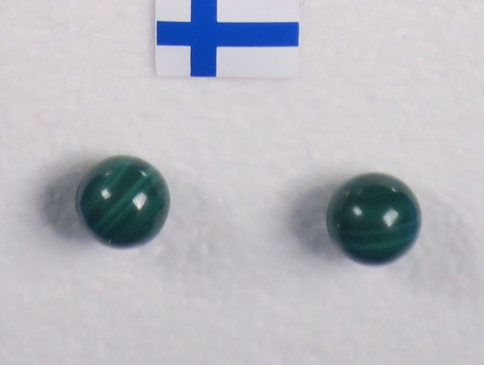 Nappikorvakorut malakiitti tummanvihreä 6mm