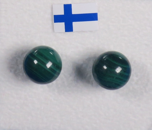 Nappikorvakorut malakiitti vihreä 8mm