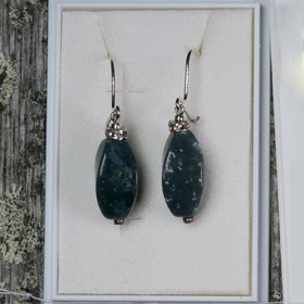 Korvakorut sammalakaatti, kulmikkaat, zirkonikoristein VICKI