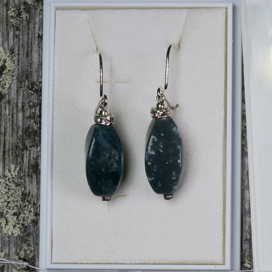 Korvakorut sammalakaatti, kulmikkaat, zirkonikoristein VICKI