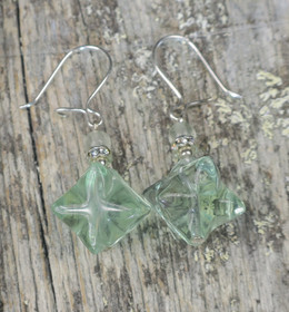 Korvakorut fluoriitti tähti zirkonikoristein, vaaleanvihreä 8s3