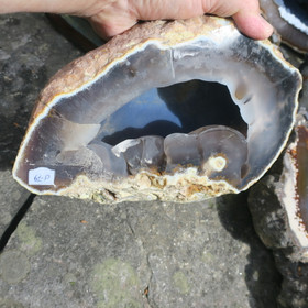 Akaattigeodi iso 4,2kg  sisusta sininen kalsedoni Brasilia 61P