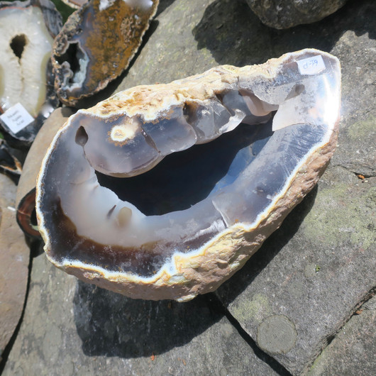 Akaattigeodi iso 4,2kg  sisusta sininen kalsedoni Brasilia 61P