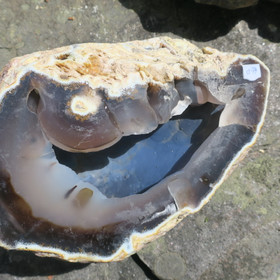 Akaattigeodi iso 4,2kg  sisusta sininen kalsedoni Brasilia 61P