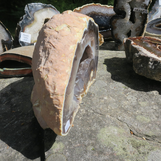 Akaattigeodi iso 4,2kg  sisusta sininen kalsedoni Brasilia 61P