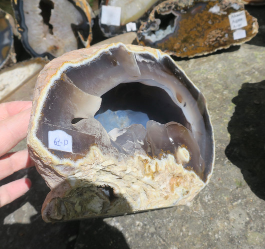 Akaattigeodi iso 4,2kg  sisusta sininen kalsedoni Brasilia 61P