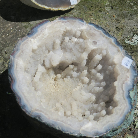 Akaattigeodi iso 2,2kg kulho sisällä rastamaiset kiteet. 61o Brasilia