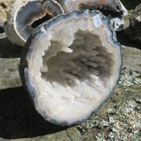 Akaattigeodi iso 2,2kg kulho sisällä rastamaiset kiteet. 61o Brasilia