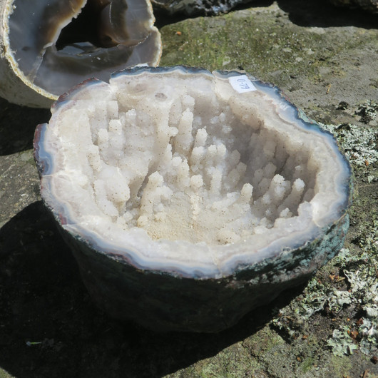 Akaattigeodi iso 2,2kg kulho sisällä rastamaiset kiteet. 61o Brasilia