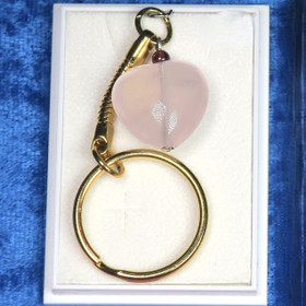 Avaimenperä ruusukvartsisydän