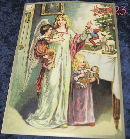 Joulukortti enkeli lasten kanssa joulukuusen luona. ken23