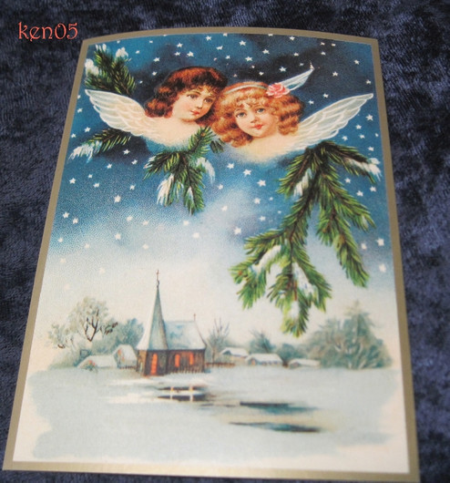 Joulukortti 2 enkeliä kirkon yllä. ken05