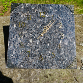 Seinäkello larvikiitti 30x30cm nro312-3