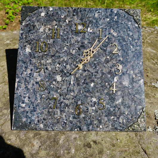 Seinäkello larvikiitti 30x30cm nro312-3