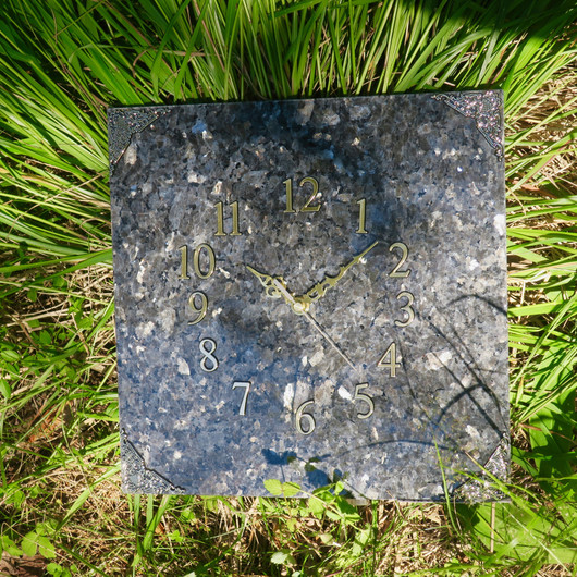 Seinäkello larvikiitti 30x30cm nro312-3