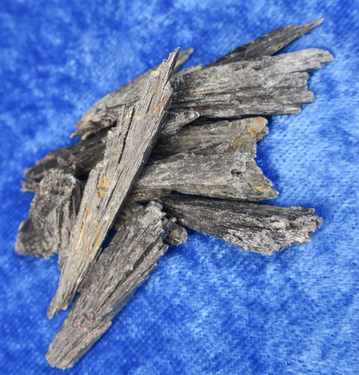 Kyaniitti musta kidesykerö raaka 1-2g Brasilia