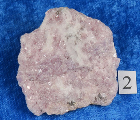 Lepidoliitti massamainen raaka 16-18g nro L2-4