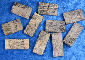 Haukansilmä kapussi raaka n.12x14mm cabochon  erikoisuus